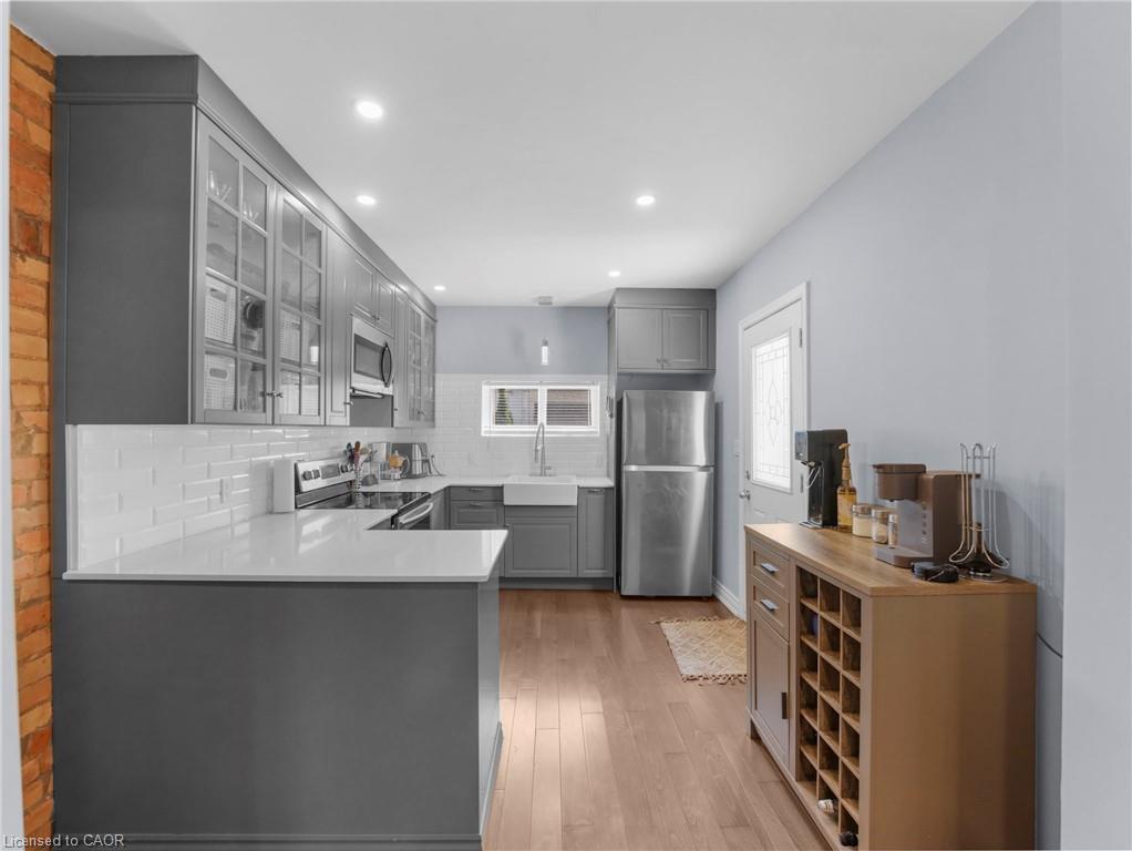 114 Burton Street, Hamilton, ON - Indoor Photo Showing Kitchen With Upgraded Kitchen