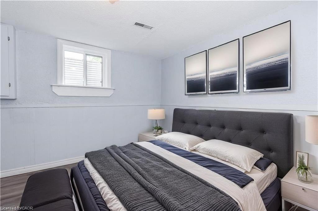 Lower-128 Carlyle Drive, Kitchener, ON - Indoor Photo Showing Bedroom