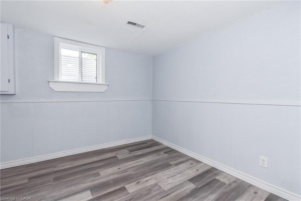 Lower-128 Carlyle Drive, Kitchener, ON - Indoor Photo Showing Other Room