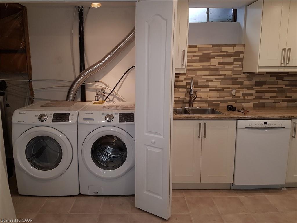Lower-128 Carlyle Drive, Kitchener, ON - Indoor Photo Showing Laundry Room
