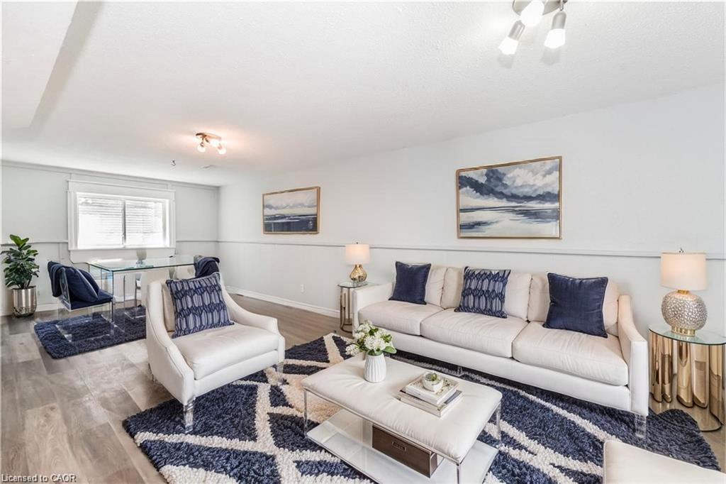 Lower-128 Carlyle Drive, Kitchener, ON - Indoor Photo Showing Living Room