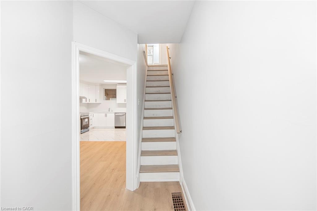 8 Leeds Street, Hamilton, ON - Indoor Photo Showing Other Room