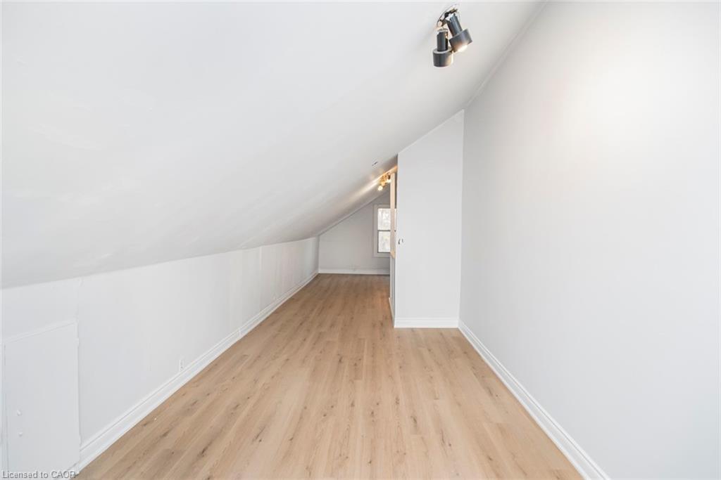 8 Leeds Street, Hamilton, ON - Indoor Photo Showing Other Room