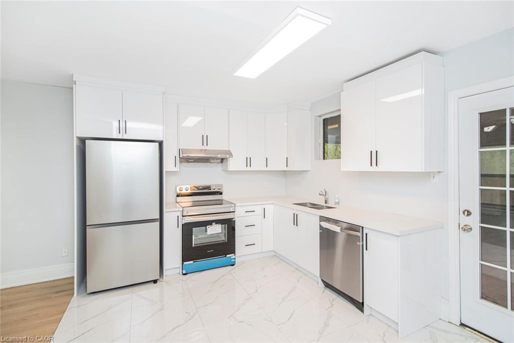 8 Leeds Street, Hamilton, ON - Indoor Photo Showing Kitchen With Stainless Steel Kitchen
