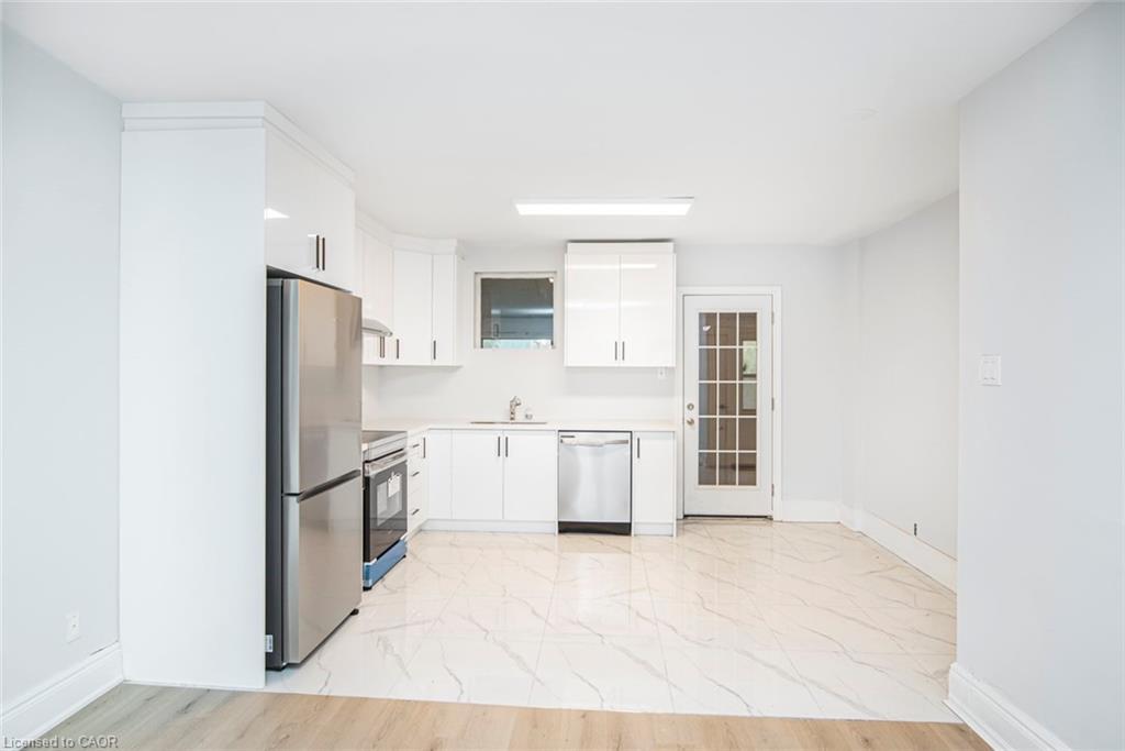 8 Leeds Street, Hamilton, ON - Indoor Photo Showing Kitchen With Stainless Steel Kitchen