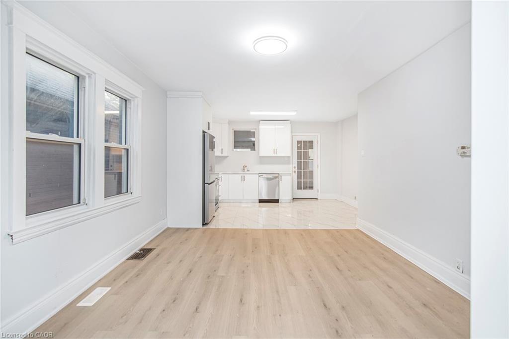 8 Leeds Street, Hamilton, ON - Indoor