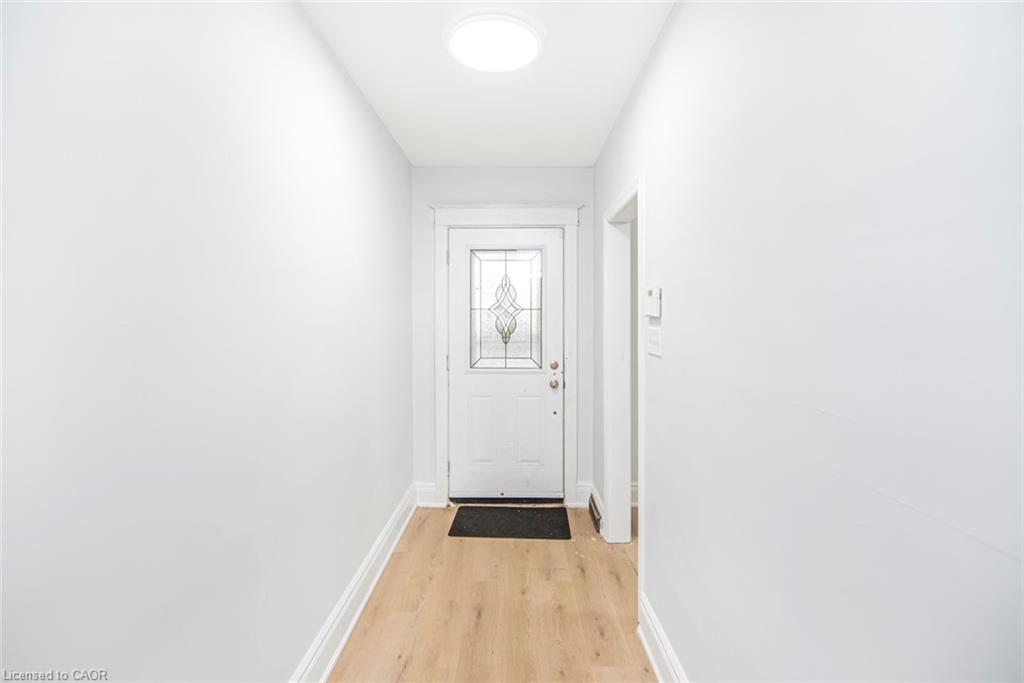 8 Leeds Street, Hamilton, ON - Indoor Photo Showing Other Room