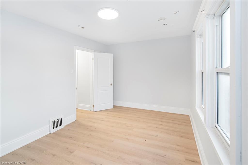8 Leeds Street, Hamilton, ON - Indoor Photo Showing Other Room