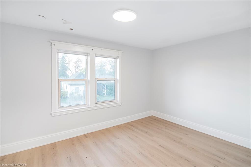 8 Leeds Street, Hamilton, ON - Indoor Photo Showing Other Room