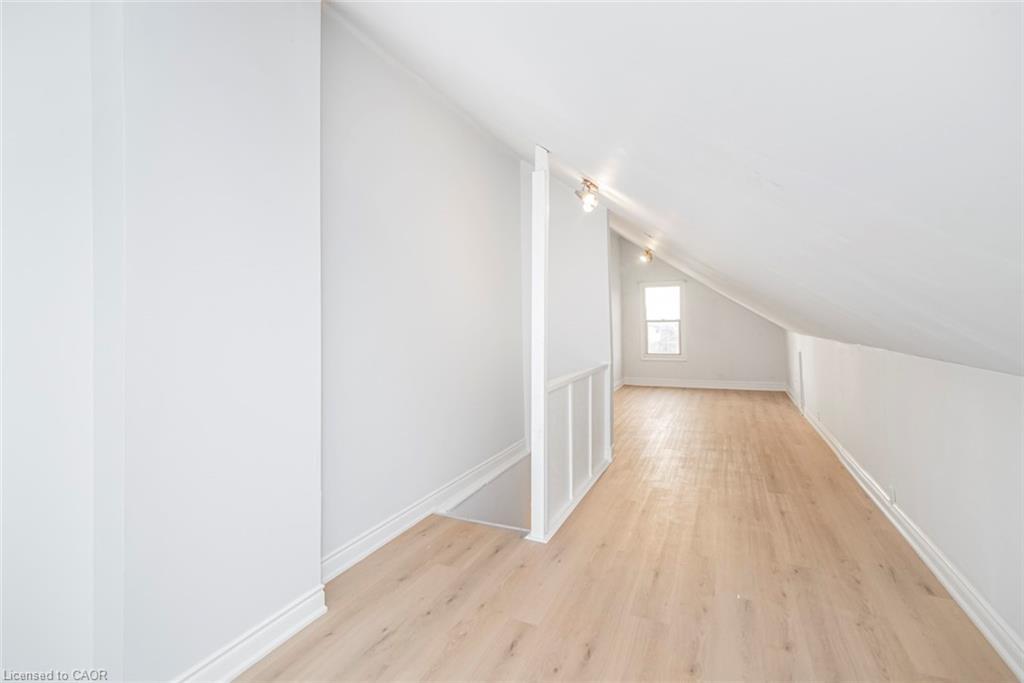 8 Leeds Street, Hamilton, ON - Indoor Photo Showing Other Room