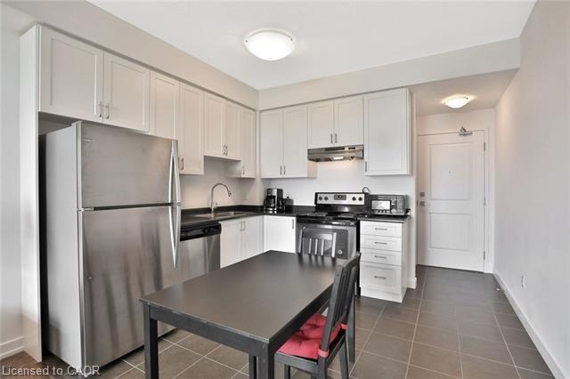 513-2486 Old Bronte Road, Oakville, ON - Indoor Photo Showing Kitchen With Stainless Steel Kitchen