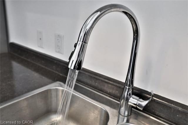 513-2486 Old Bronte Road, Oakville, ON - Indoor Photo Showing Kitchen