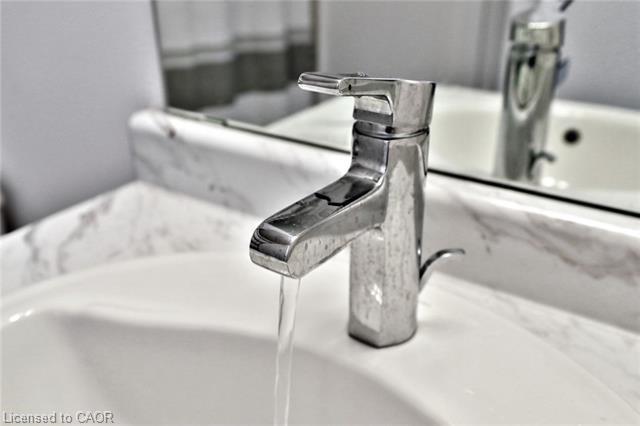 513-2486 Old Bronte Road, Oakville, ON - Indoor Photo Showing Bathroom