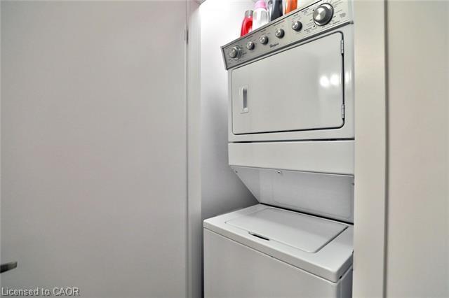 513-2486 Old Bronte Road, Oakville, ON - Indoor Photo Showing Laundry Room