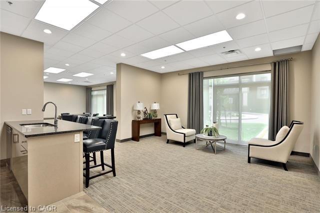 513-2486 Old Bronte Road, Oakville, ON - Indoor