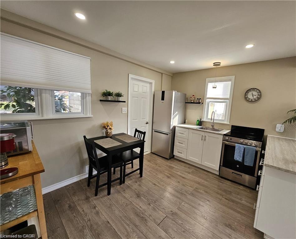 40 Concord Avenue, Hamilton, ON - Indoor Photo Showing Kitchen