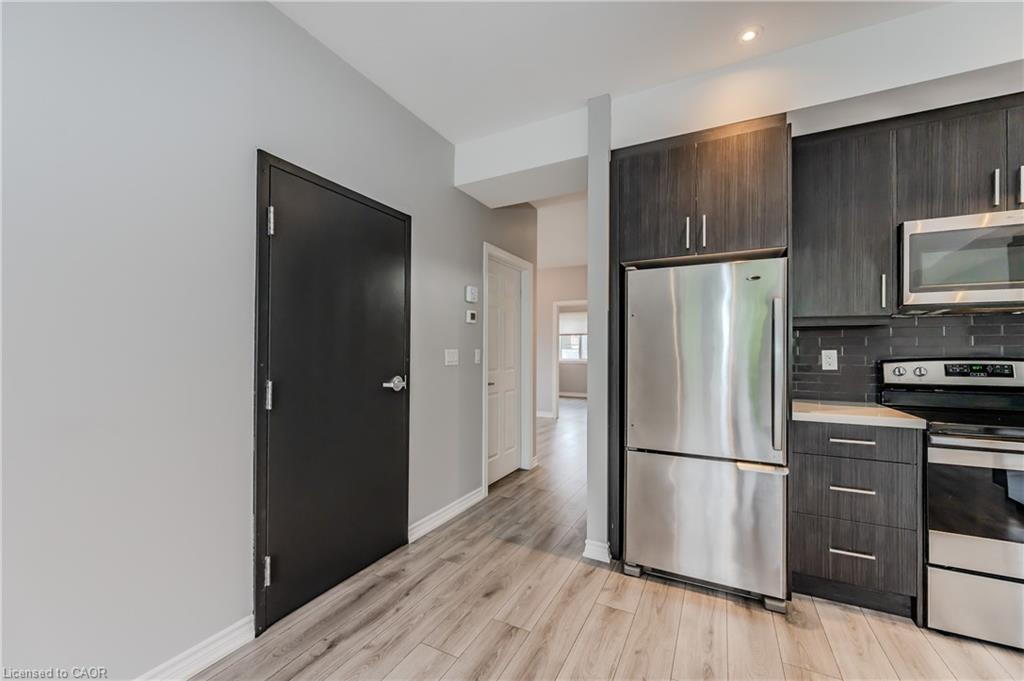 3-17 Mary Street, Kitchener, ON - Indoor Photo Showing Kitchen