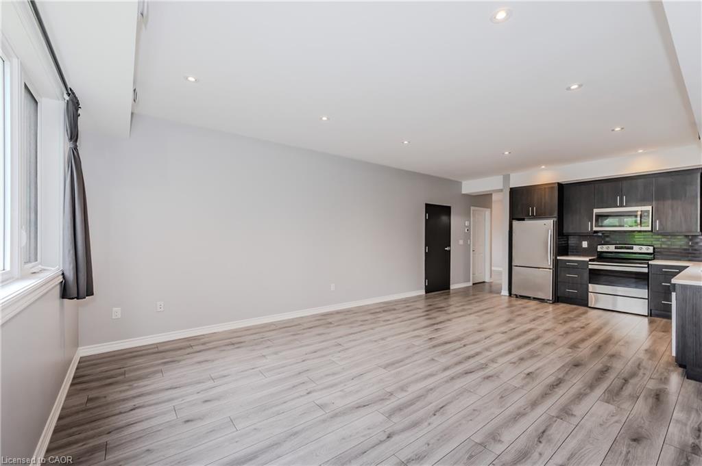 3-17 Mary Street, Kitchener, ON - Indoor Photo Showing Kitchen