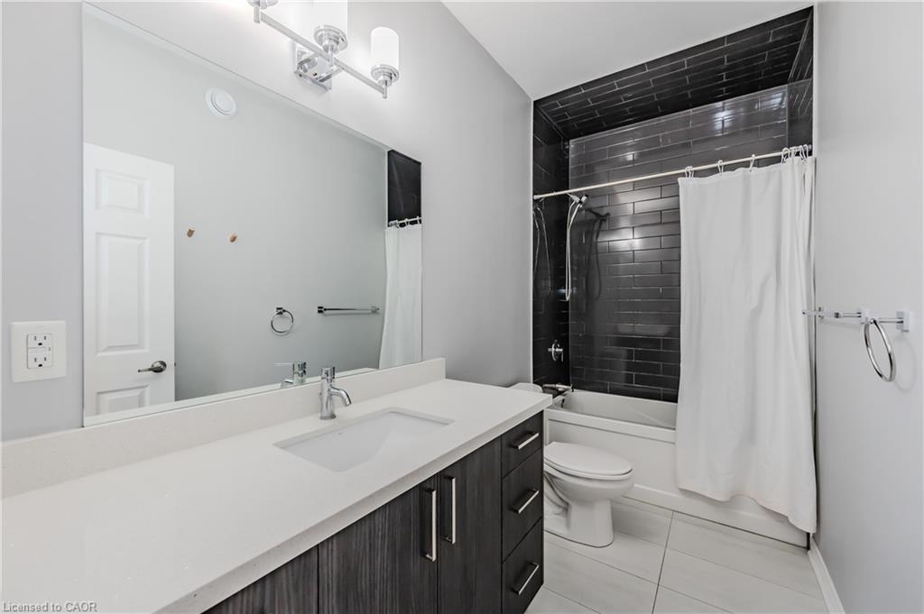 3-17 Mary Street, Kitchener, ON - Indoor Photo Showing Bathroom