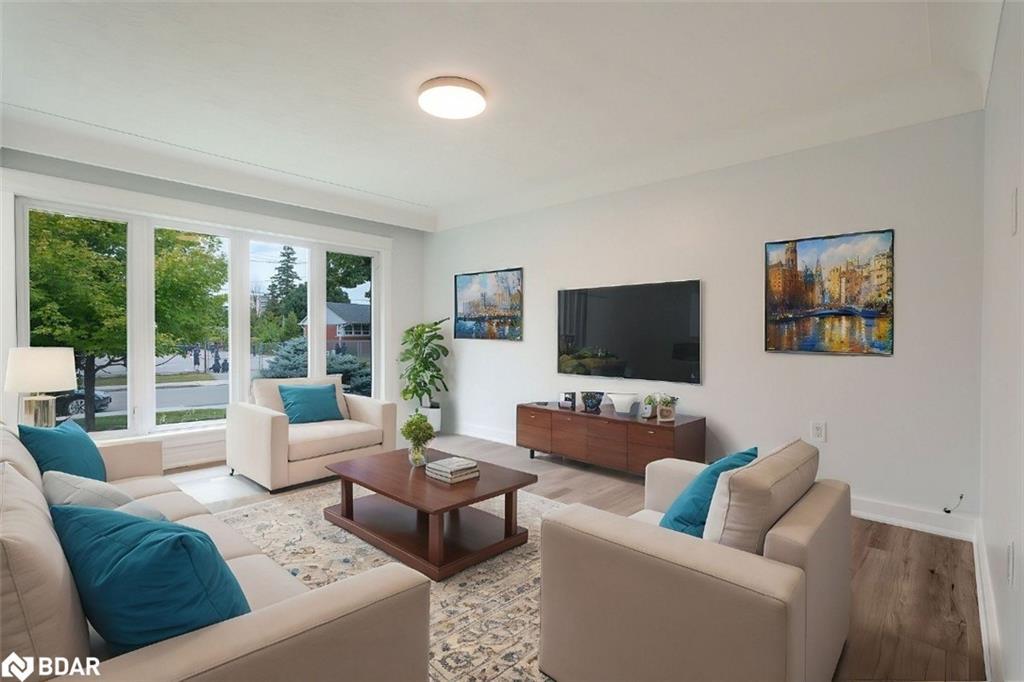 16 Wildewood Avenue, Hamilton, ON - Indoor Photo Showing Living Room