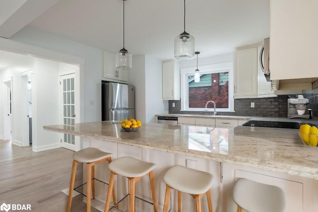 16 Wildewood Avenue, Hamilton, ON - Indoor Photo Showing Kitchen With Upgraded Kitchen