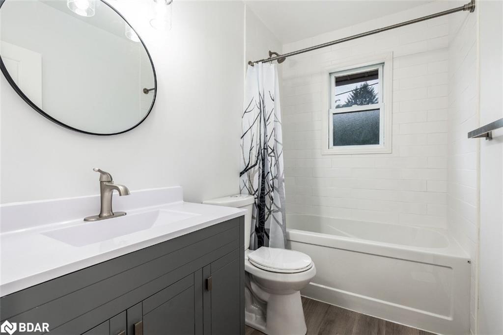 16 Wildewood Avenue, Hamilton, ON - Indoor Photo Showing Bathroom