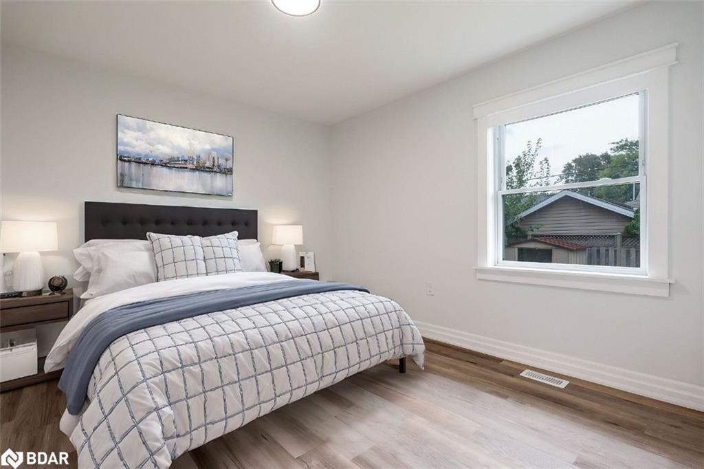 16 Wildewood Avenue, Hamilton, ON - Indoor Photo Showing Bedroom