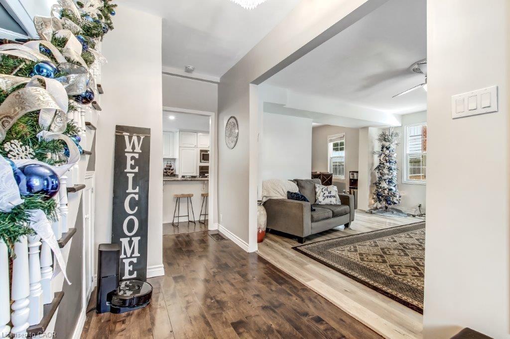 16 King Lane, Simcoe, ON - Indoor Photo Showing Other Room