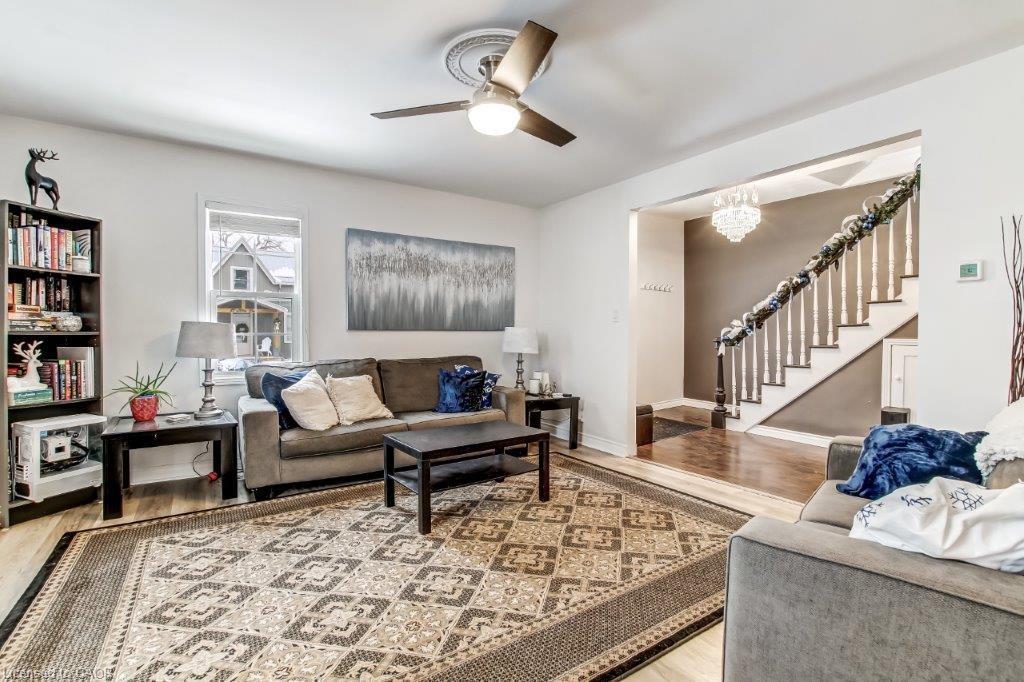16 King Lane, Simcoe, ON - Indoor Photo Showing Living Room