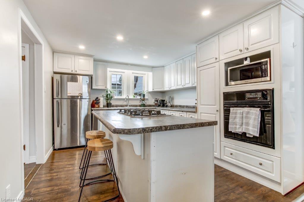 16 King Lane, Simcoe, ON - Indoor Photo Showing Kitchen With Upgraded Kitchen
