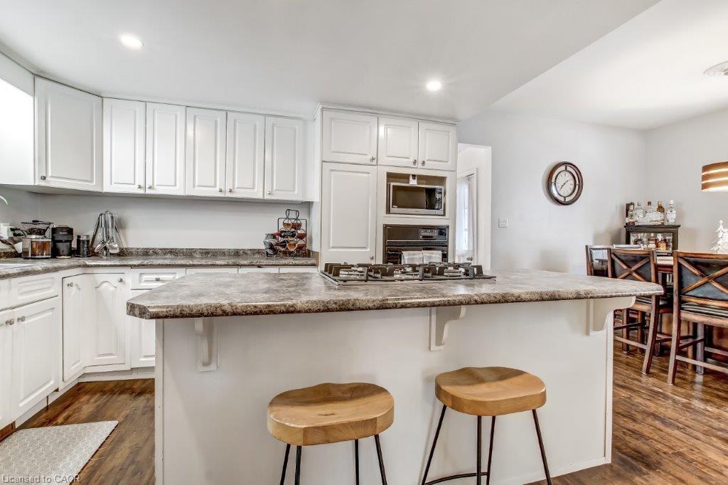 16 King Lane, Simcoe, ON - Indoor Photo Showing Kitchen With Upgraded Kitchen