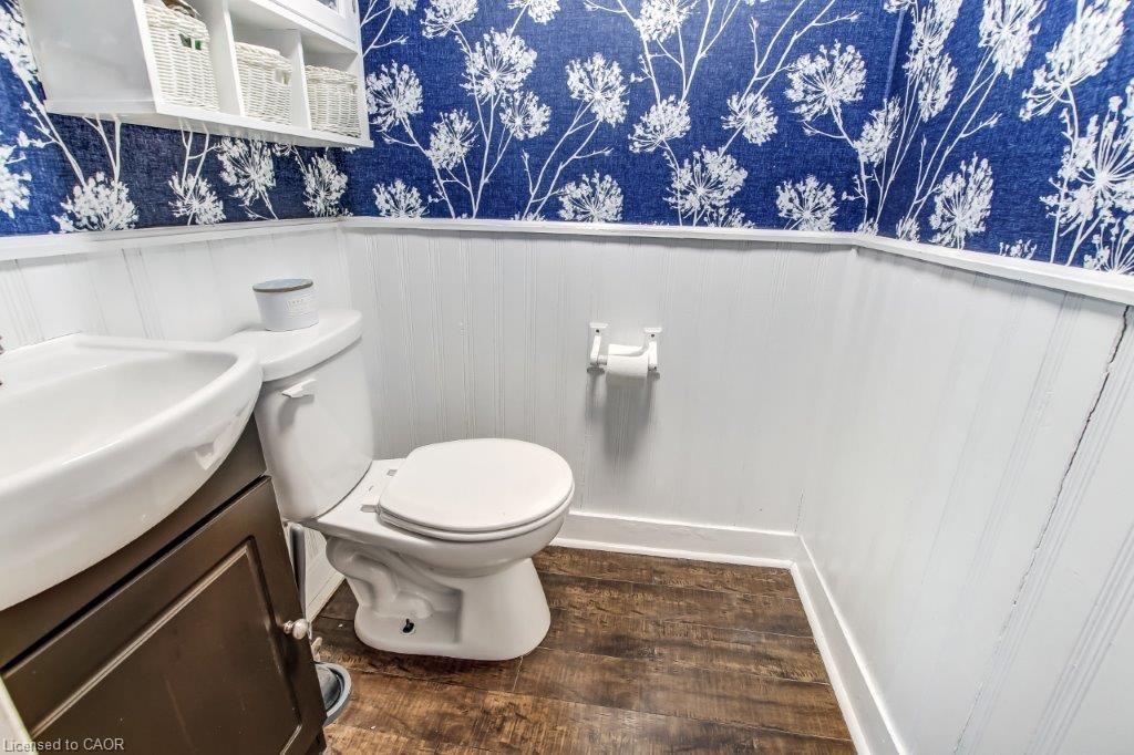 16 King Lane, Simcoe, ON - Indoor Photo Showing Bathroom