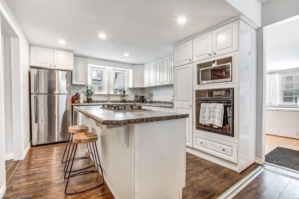 16 King Lane, Simcoe, ON - Indoor Photo Showing Kitchen With Upgraded Kitchen