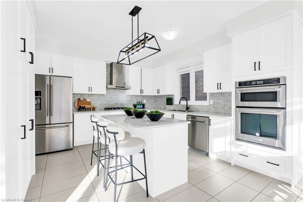 35 Bedrock Drive, Stoney Creek, ON - Indoor Photo Showing Kitchen With Stainless Steel Kitchen