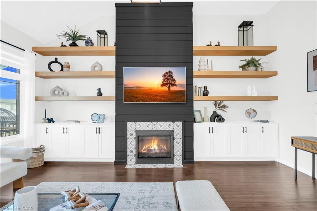 35 Bedrock Drive, Stoney Creek, ON - Indoor Photo Showing Living Room With Fireplace