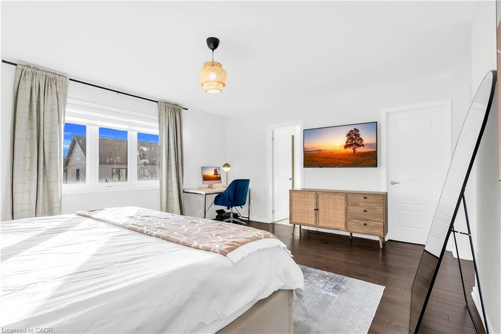 35 Bedrock Drive, Stoney Creek, ON - Indoor Photo Showing Bedroom