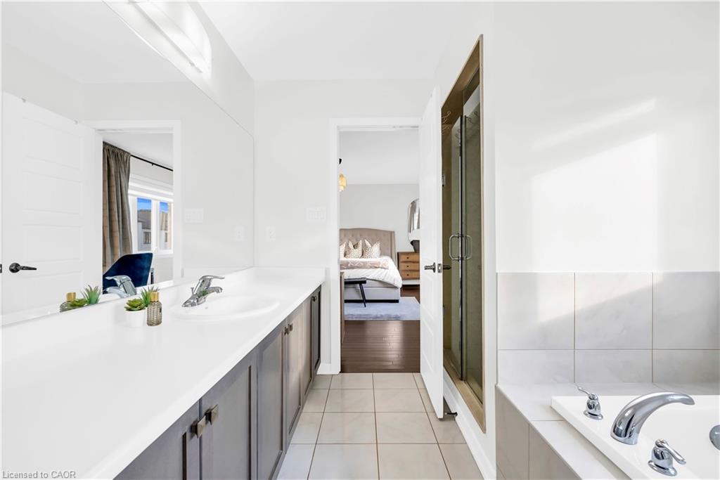 35 Bedrock Drive, Stoney Creek, ON - Indoor Photo Showing Bathroom