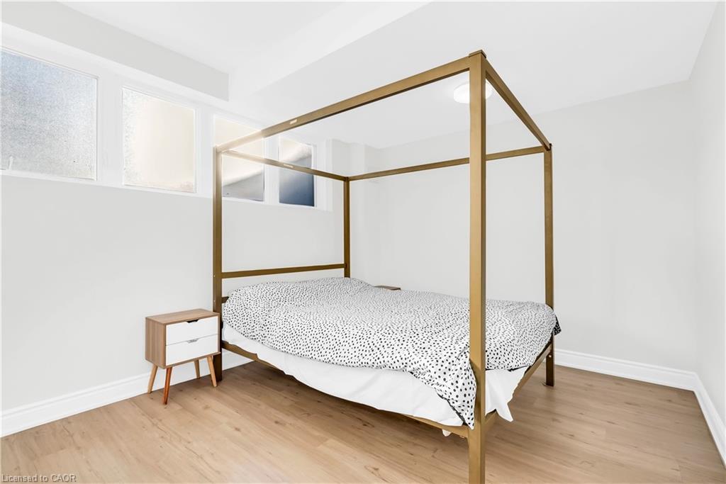 35 Bedrock Drive, Stoney Creek, ON - Indoor Photo Showing Bedroom