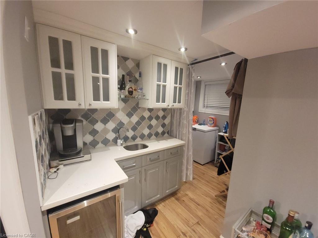 5486 Hixon Avenue, Burlington, ON - Indoor Photo Showing Other Room