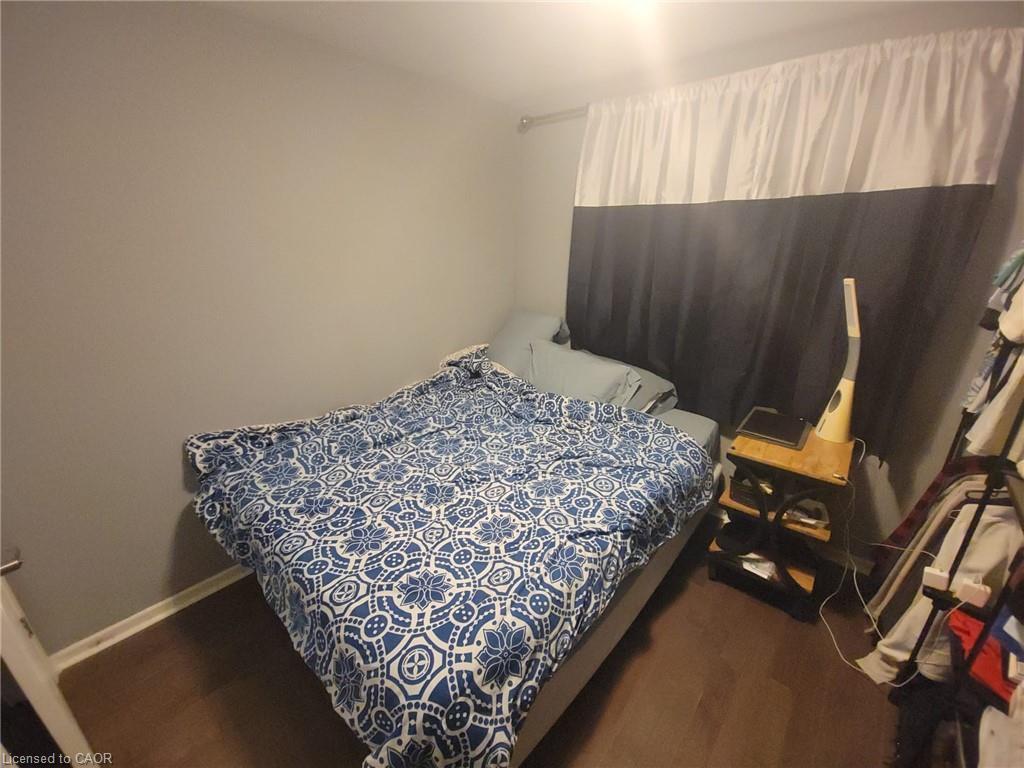 5486 Hixon Avenue, Burlington, ON - Indoor Photo Showing Bedroom