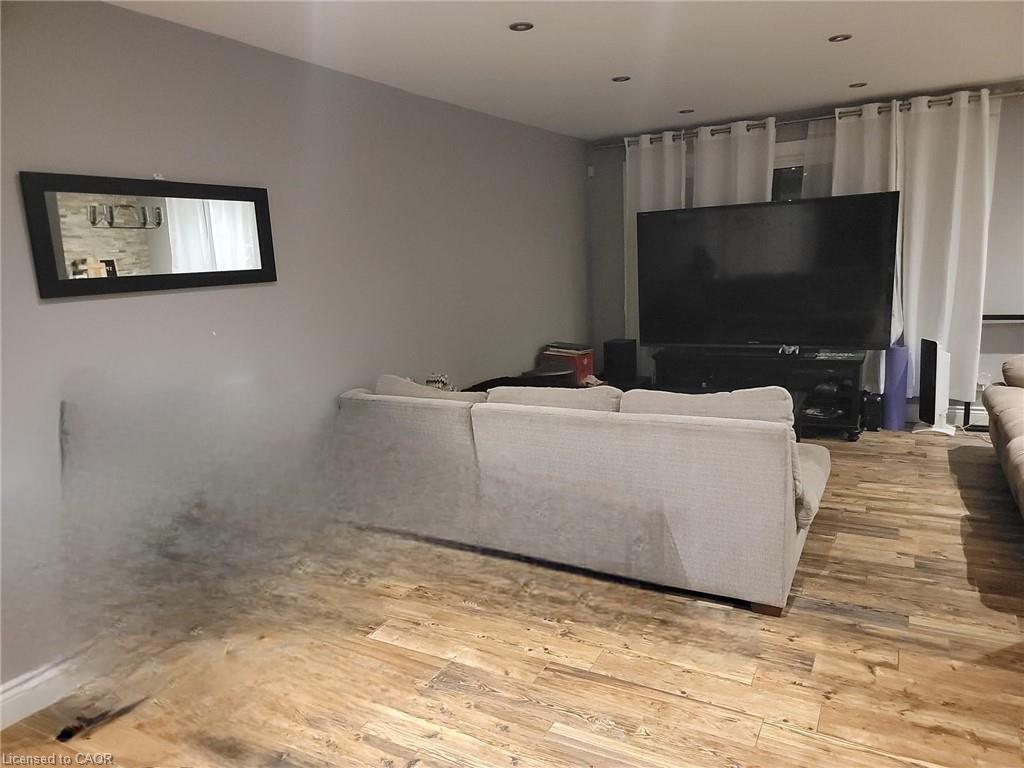 5486 Hixon Avenue, Burlington, ON - Indoor