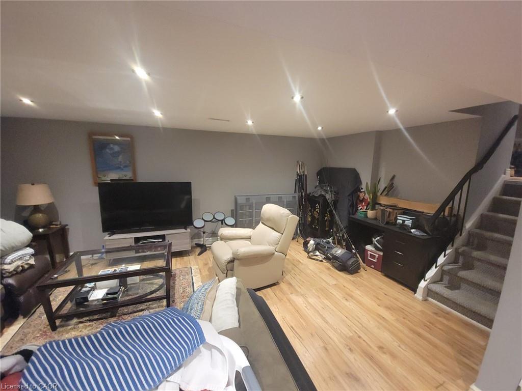 5486 Hixon Avenue, Burlington, ON - Indoor