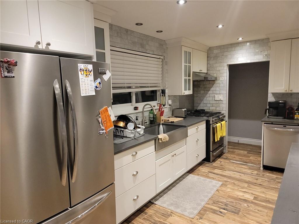 5486 Hixon Avenue, Burlington, ON - Indoor Photo Showing Kitchen