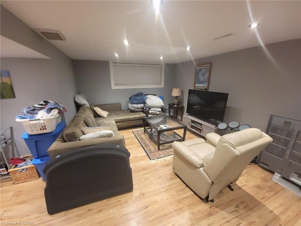 5486 Hixon Avenue, Burlington, ON - Indoor