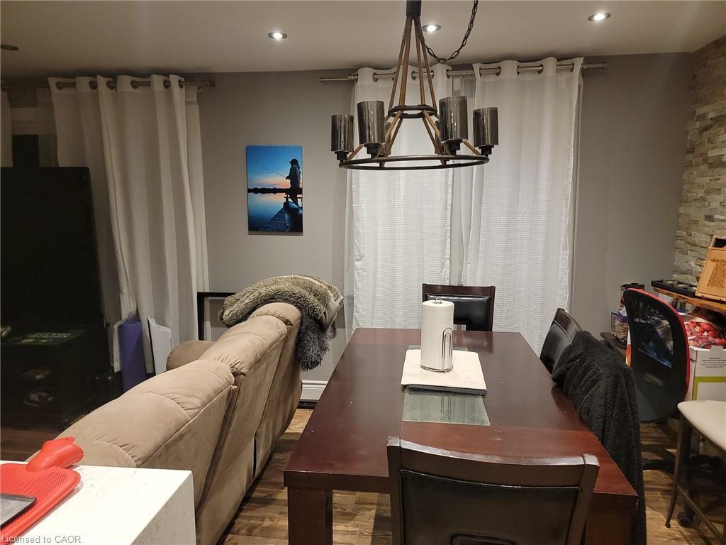5486 Hixon Avenue, Burlington, ON - Indoor Photo Showing Dining Room