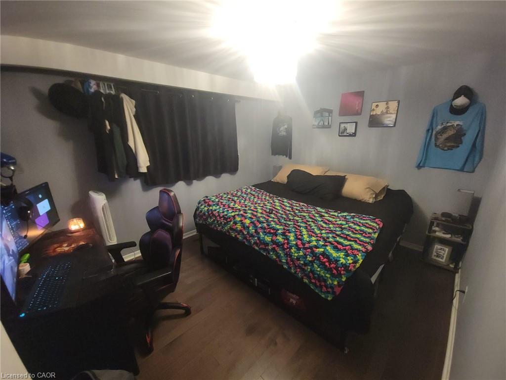 5486 Hixon Avenue, Burlington, ON - Indoor Photo Showing Bedroom