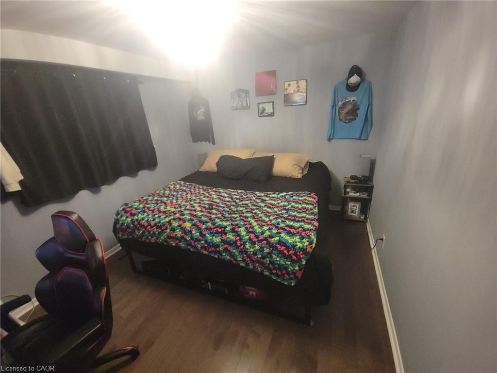 5486 Hixon Avenue, Burlington, ON - Indoor Photo Showing Bedroom