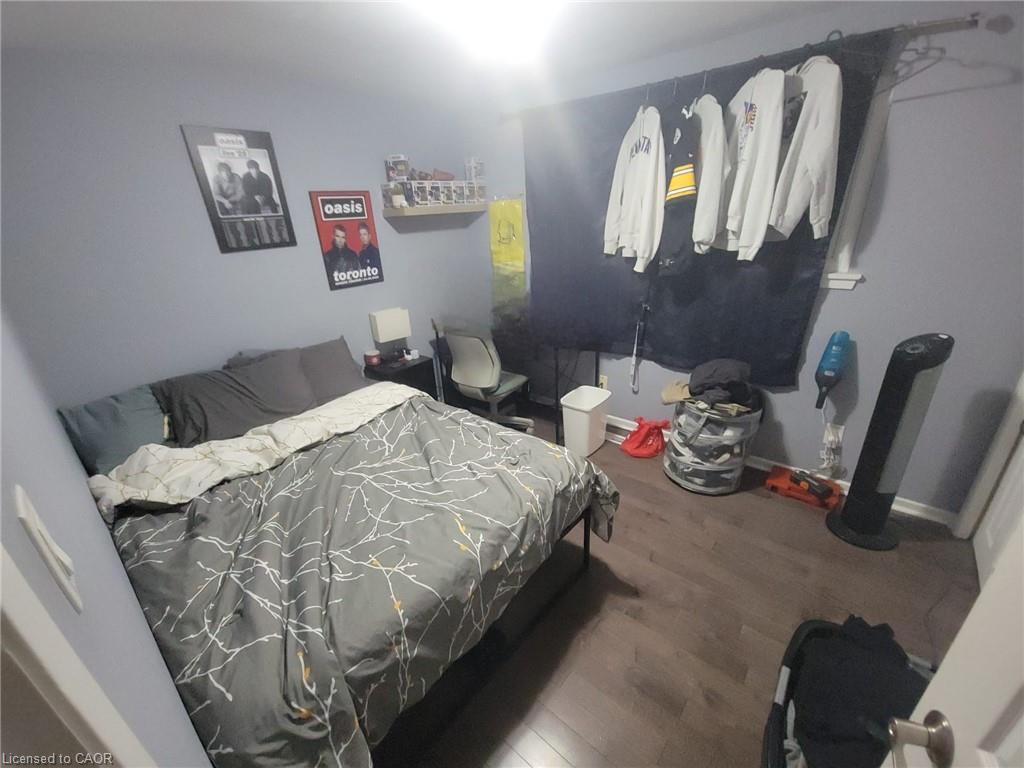 5486 Hixon Avenue, Burlington, ON - Indoor Photo Showing Bedroom