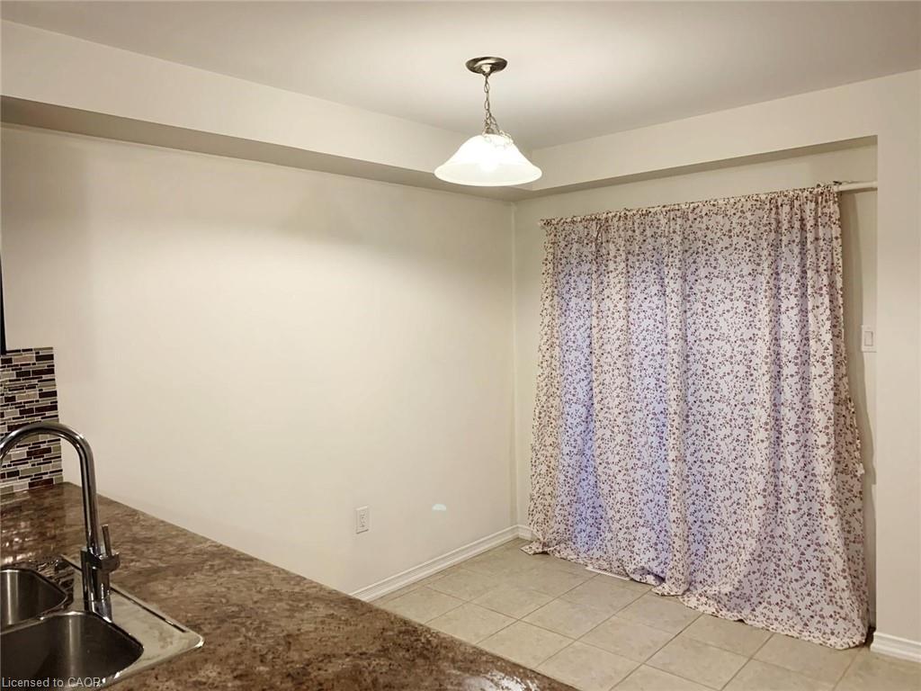 18 Longboat Run W, Brantford, ON - Indoor