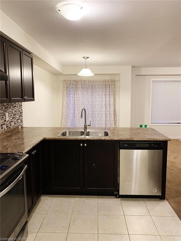 18 Longboat Run W, Brantford, ON - Indoor Photo Showing Kitchen With Double Sink With Upgraded Kitchen